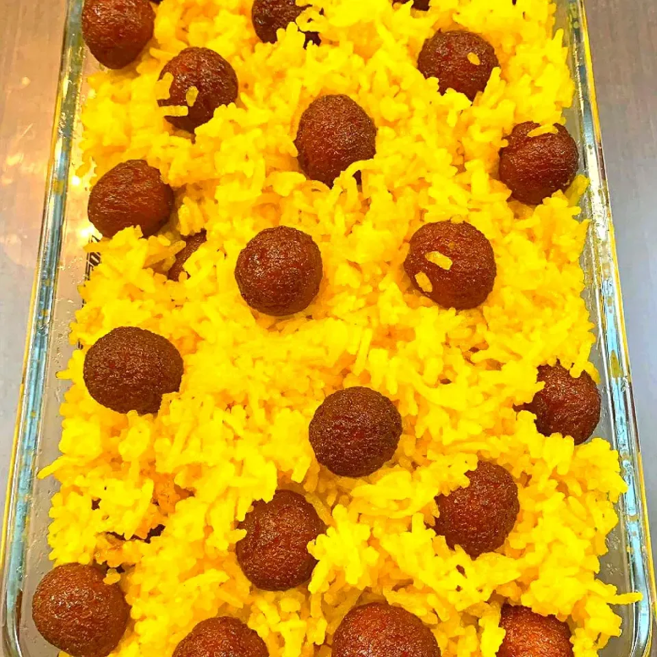 Farha's dish Farha's dish shahi zarda 

Zarda is a traditional boiled sweet rice dish, native to the Indian subcontinent, with food coloring, milk and sugar, 

DM for recipe|Farhaさん