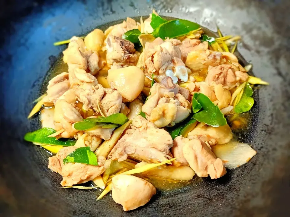 Herb chicken with iron pan|🌿Veerapan Mu🌿さん