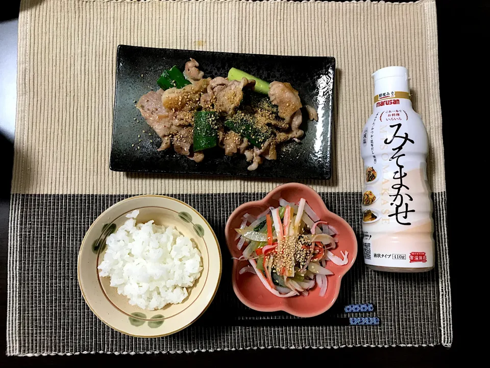 Snapdishの料理写真:豚と胡瓜の味噌炒め、大根と小松菜の酢味噌和え|ちぐけんさん