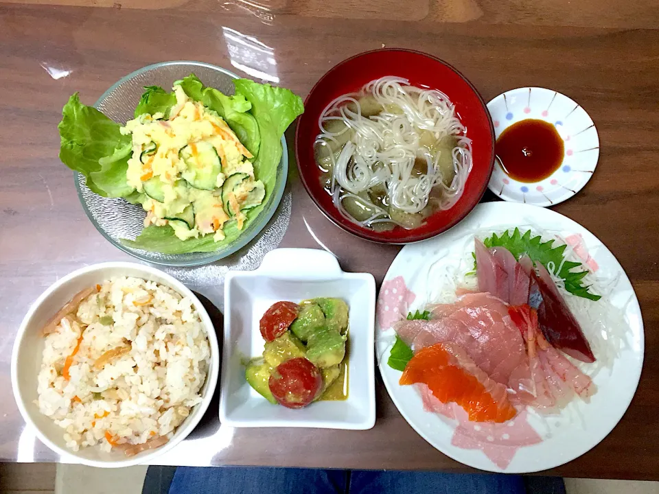 カニちらし アボカドとミニトマトのわさび和え お刺身 なすの煮麺 ポテトサラダ|おさむん17さん