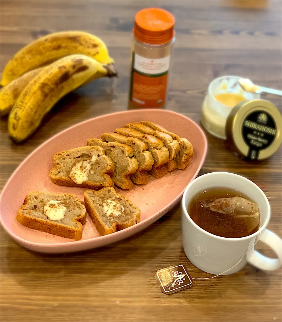 ハニーシナモンがけバナナシナモンパン🍌🥪シナモンティーと|mymamaさん