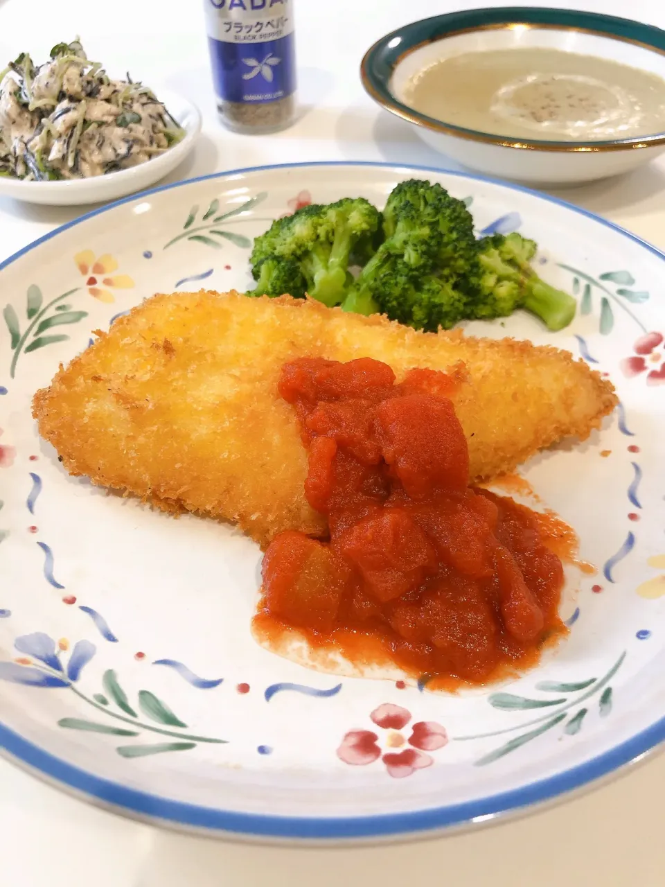 カレイのフライ🐟にんにくトマトソース🍅|晴夏☀︎さん