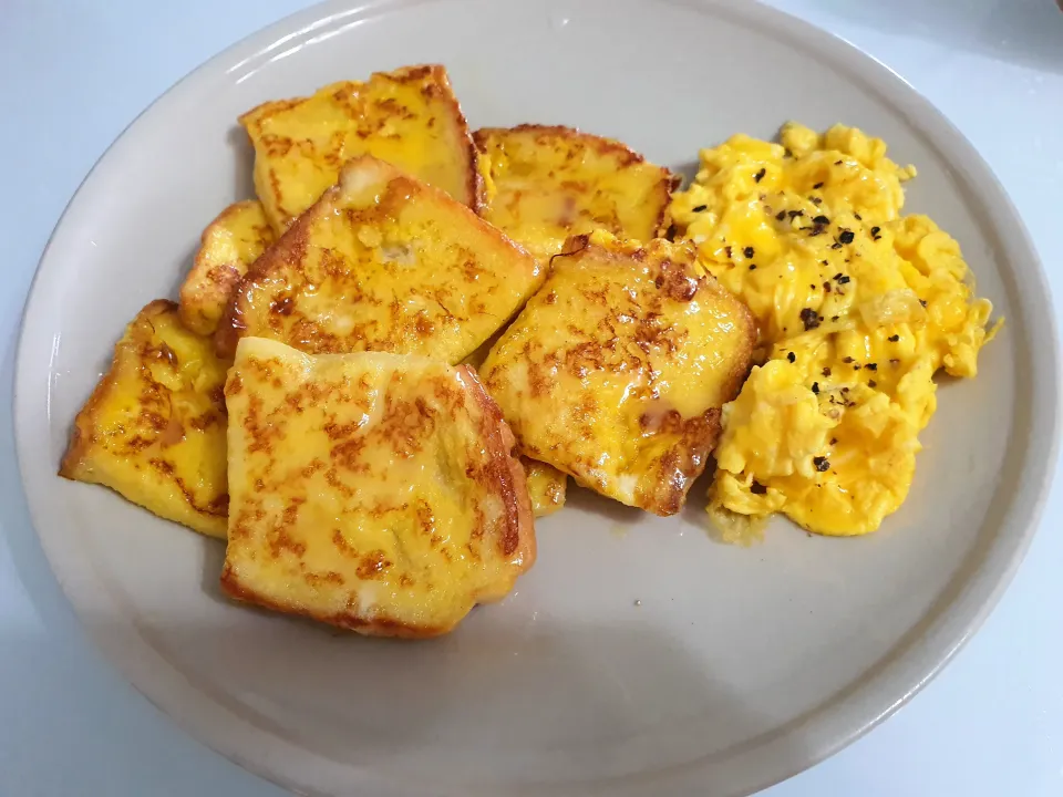 🍀French Toast 🤤 Condensed Milk 
Scrambled egg with balanced eggs 😋🍀|🌷lynnlicious🌷さん