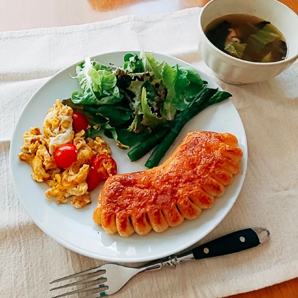 デニッシュパンで朝ごはん|えるえるさん