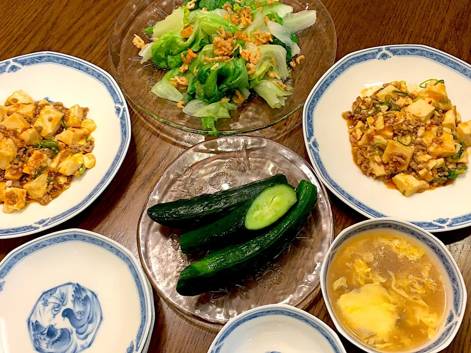 Snapdishの料理写真:麻婆豆腐🥬レタスと干し海老のサラダ🦐自家製胡瓜🥒玉子のスープ🥚今日の夕食20200530|rococoさん