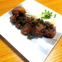 鹿肉の味噌漬け焼き山椒の実の佃煮乗せ|こまさん