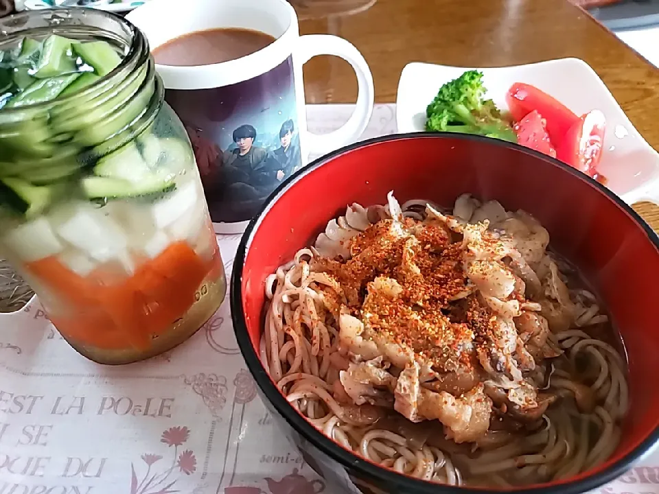 ちょっと曇り空の朝です☁️温かい舞茸たっぷり蕎麦|aiさん