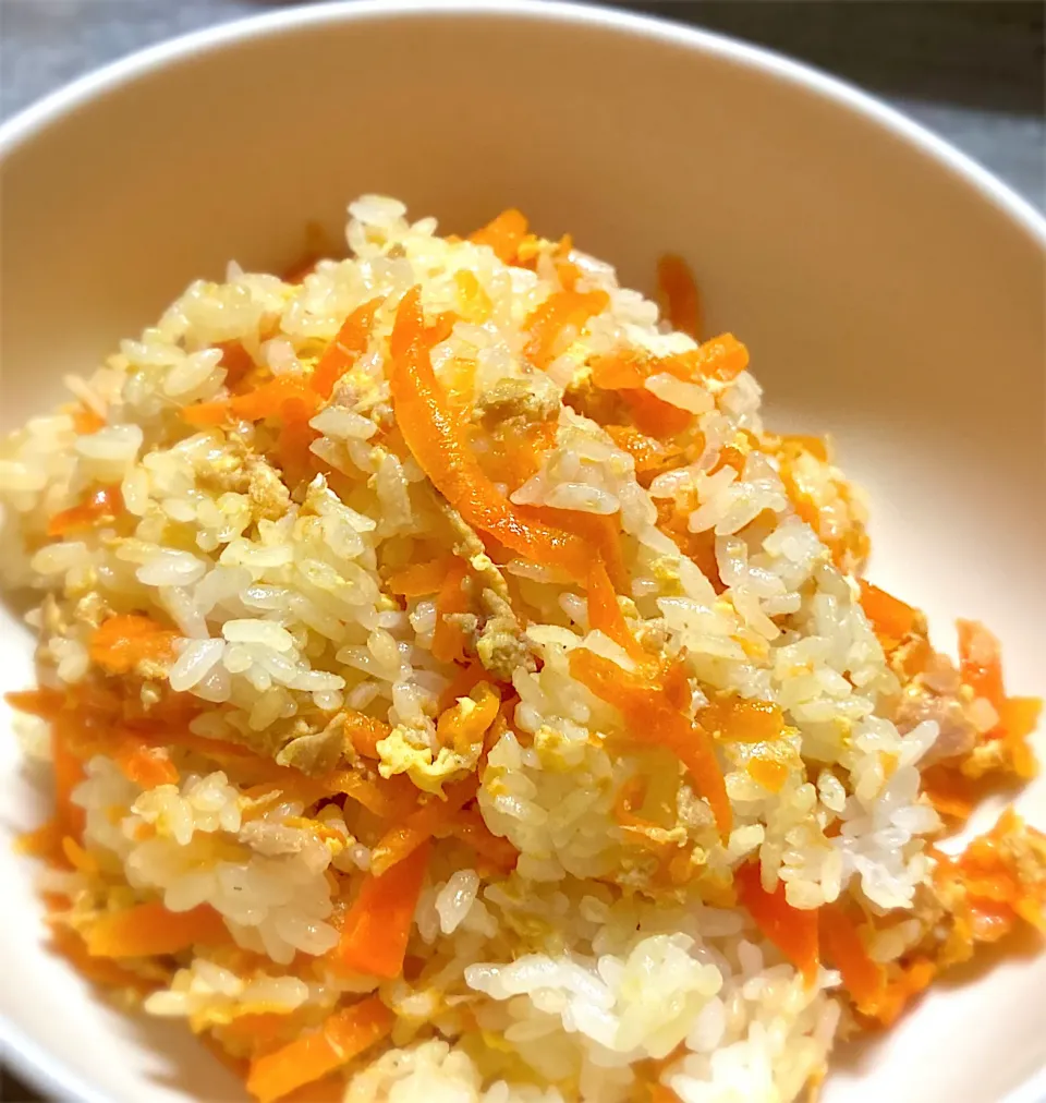 今夜は、白だしで味付けた、混ぜ込みにんじんしりしりを頂きます🥕🥕🥕   美味しさが止まらない🎵😋|ギムレットさん