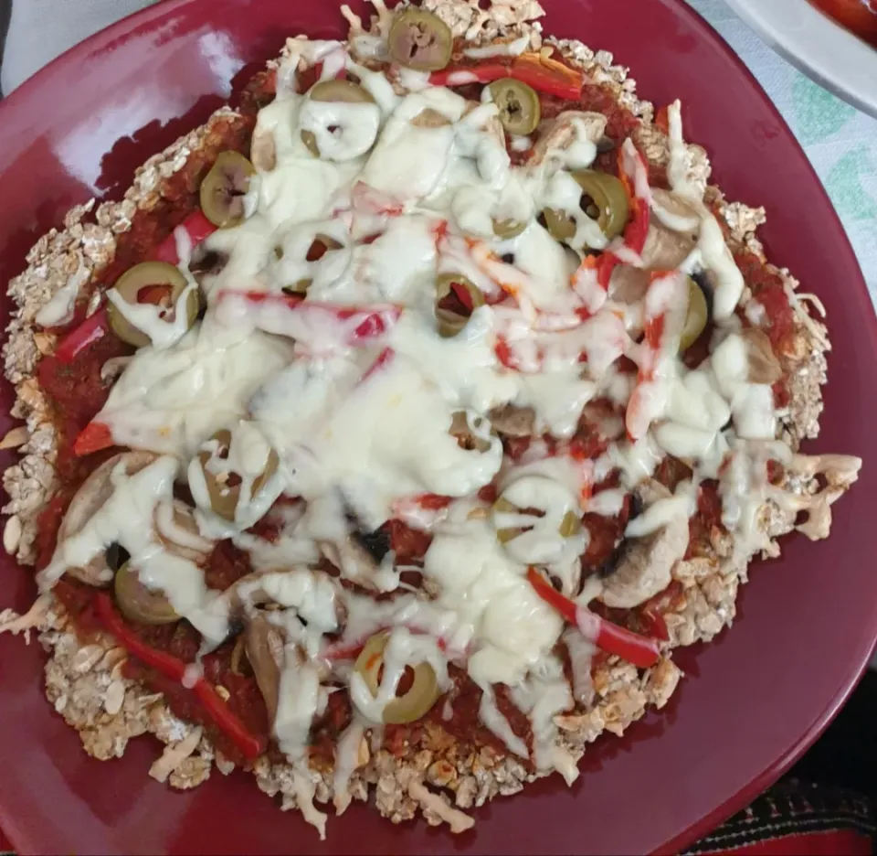 healthy pizza, with oatmeal base|Lista DeMancareさん