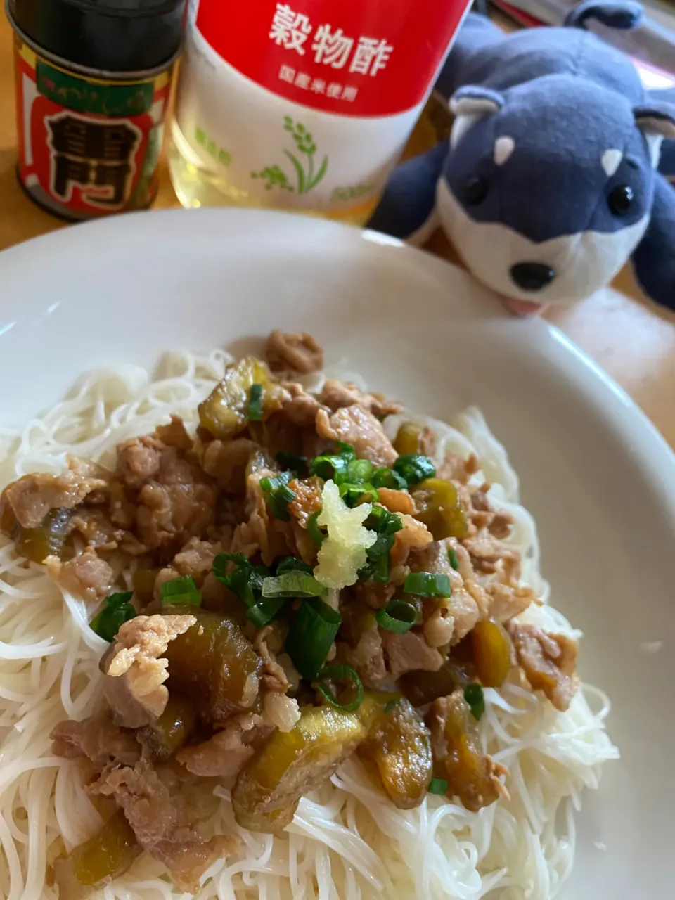 今年は早めにコイツが登場〜肉茄子素麺❣️|こなちゅんさん