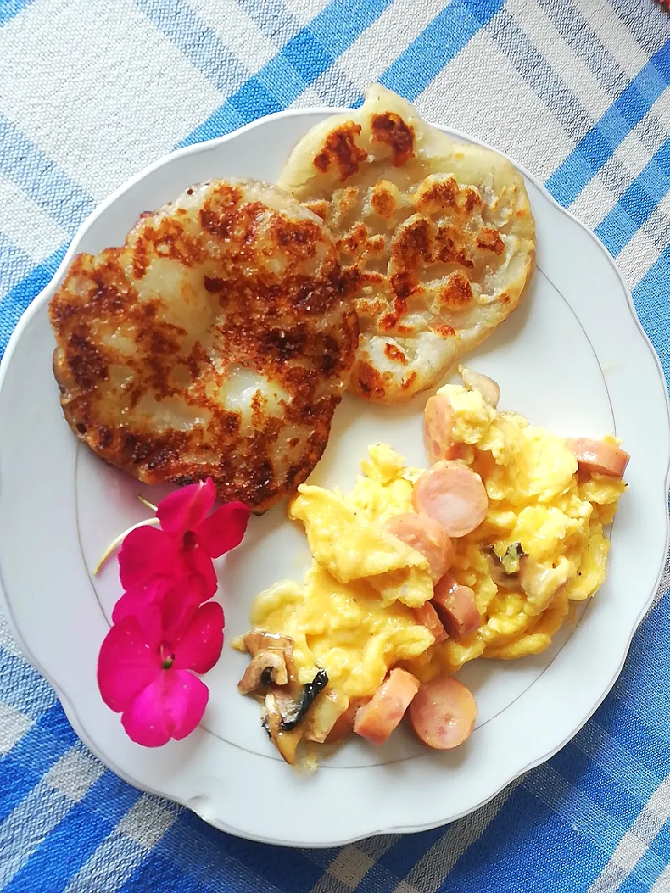 D E S A Y U N O! Arepuelas de yuca, con huevos rancheros!
B R E A K F A S T!|Alejandra Castañedaさん