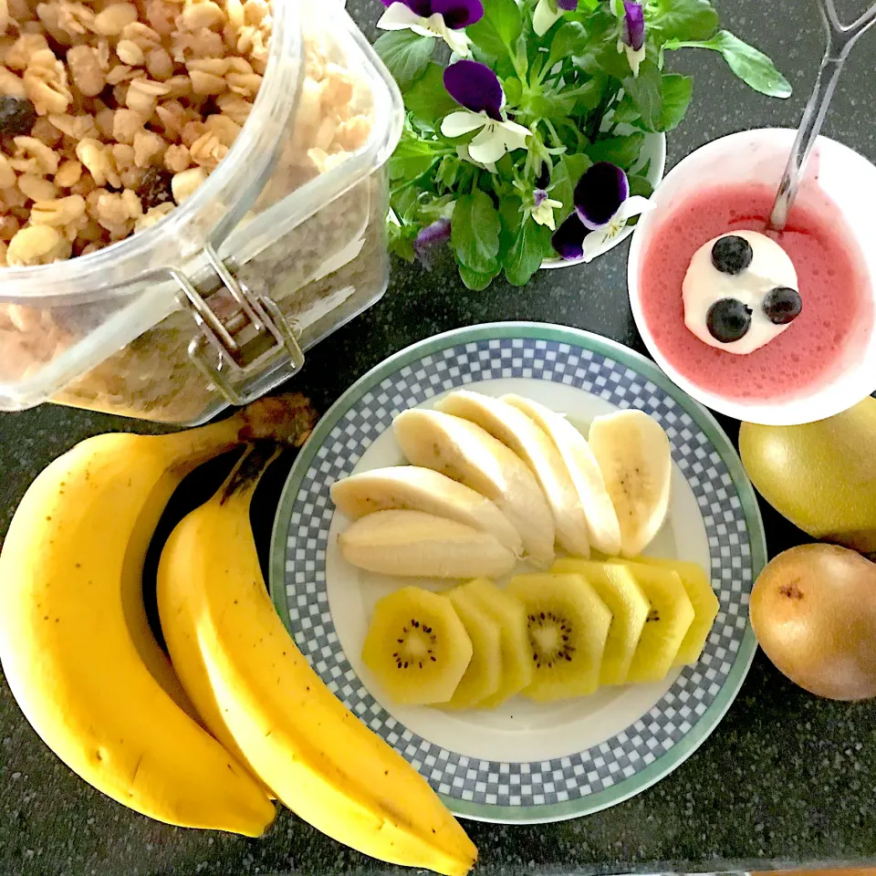 シリアル朝ご飯用意します。|シュトママさん