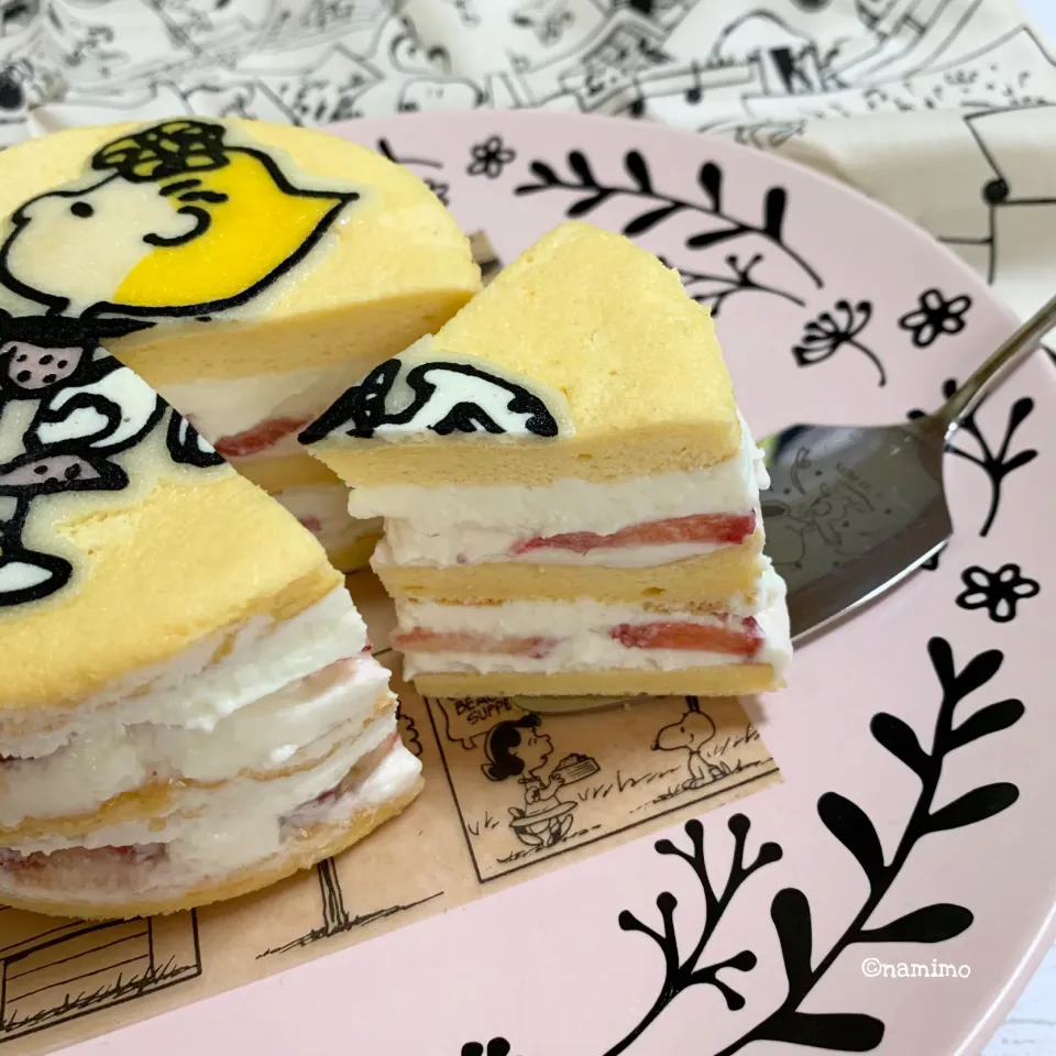 ホワイトチョコムースといちごのタルギケーキ風 断面|namimoさん