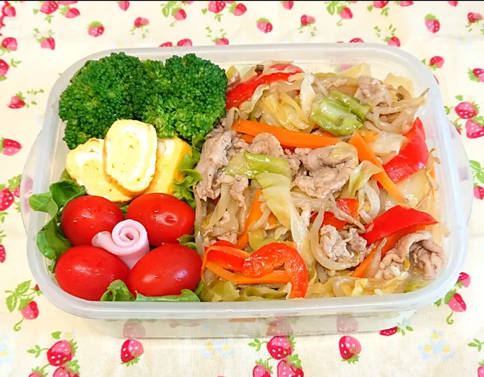 野菜炒めのっけ弁当❤️|みちゅあしさん