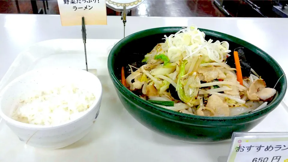 Snapdishの料理写真:野菜たっぷりラーメンライスセット|nyama1さん