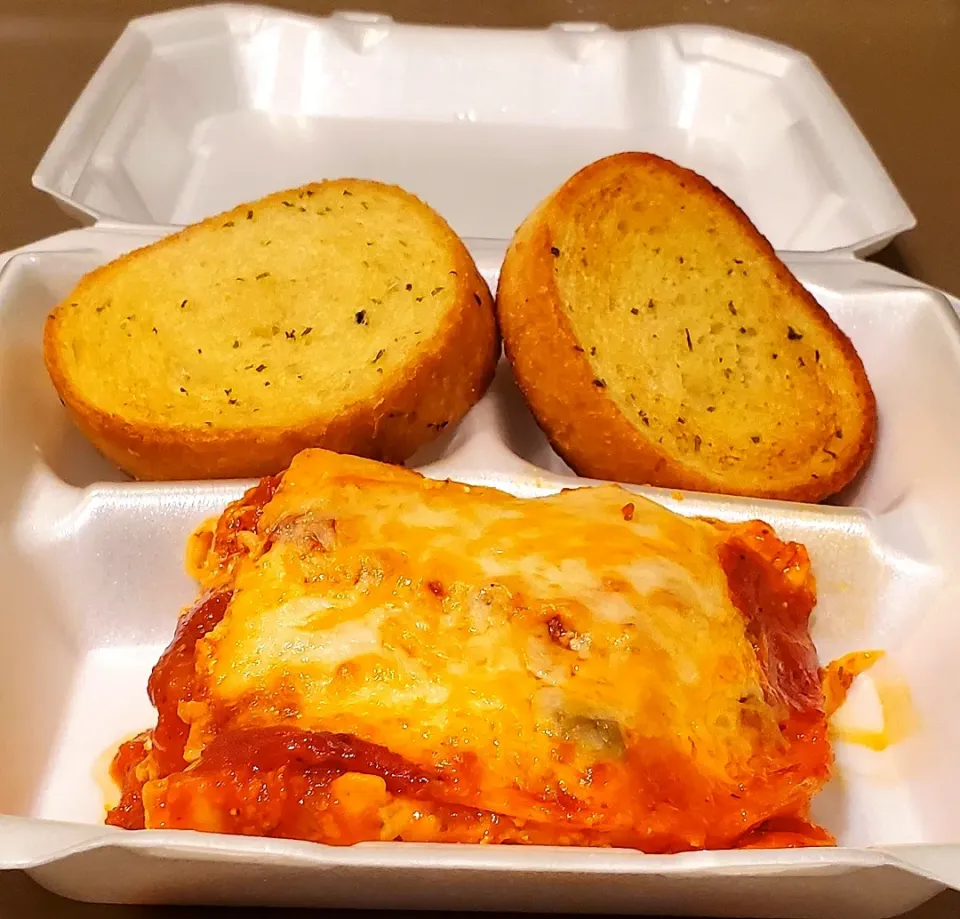 Keke's dish Keke's dish Keke's dish Chicken Parmesan is and Garlic Bread |Kekeさん