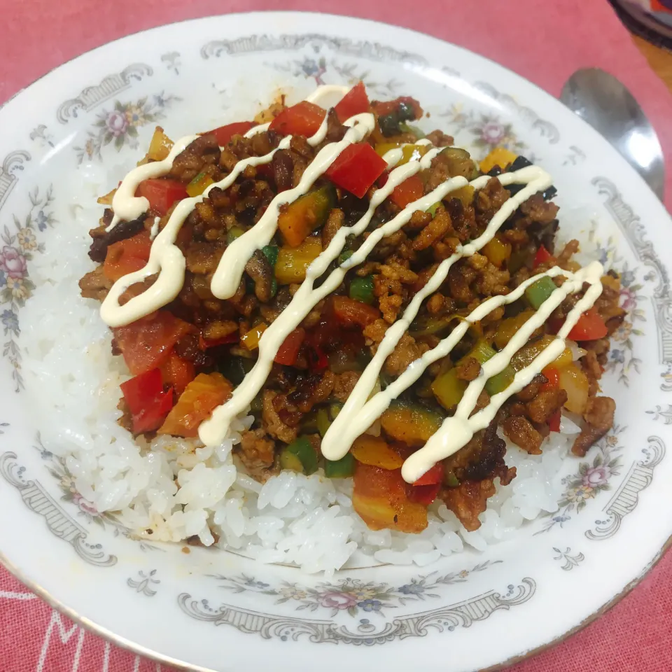 夏野菜のカレー炒め丼|安侑美のロカボ日記✈︎さん