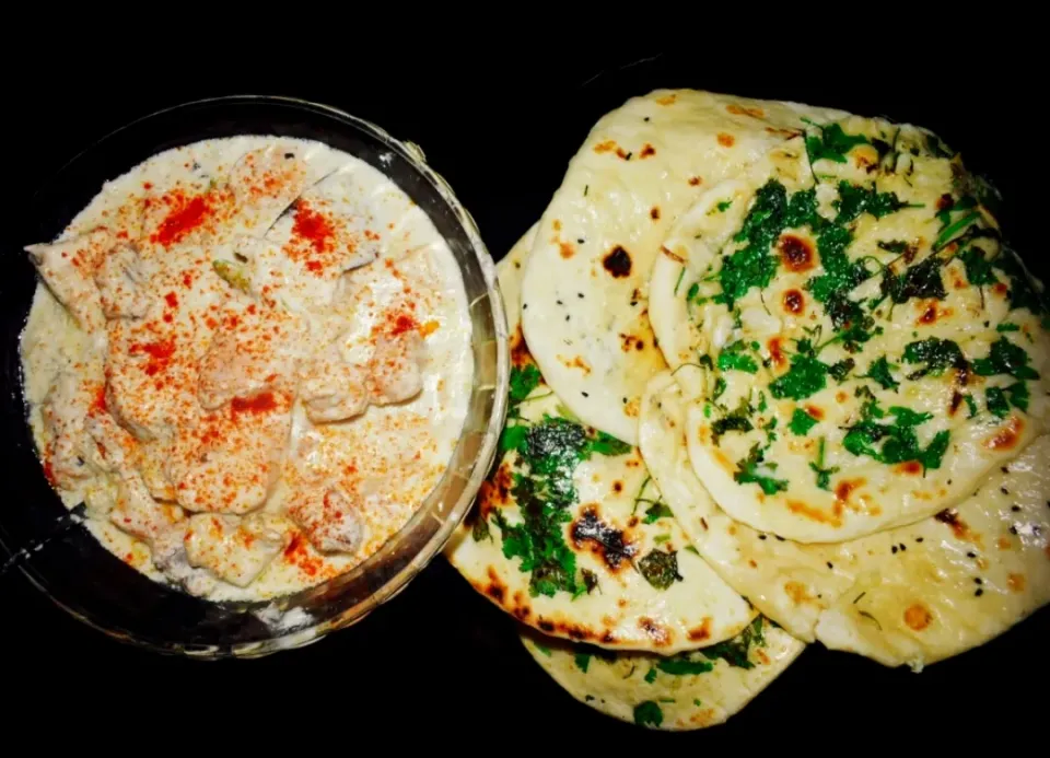 white creamy chicken with garlic and coriander flat bread|Liza Bailungさん