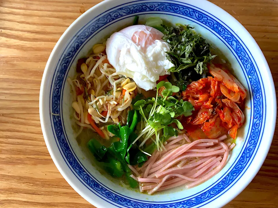 Snapdishの料理写真:今日のお昼は、冷たいラーメン「冷やし青唐辛子ラーメン」|「蘭」さん