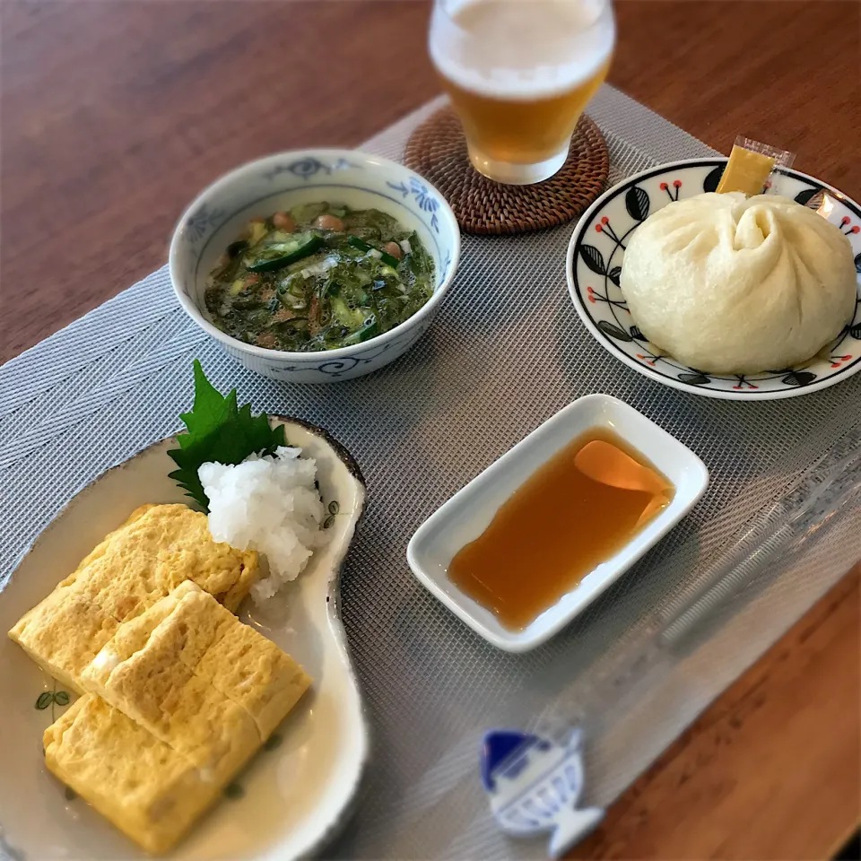 Snapdishの料理写真:だし巻き卵
豚まん
めかぶ納豆|𓇼 Ⓢ Ⓗ Ⓘ Ⓝ Ⓞ Ⓑ Ⓤ 𓇼さん