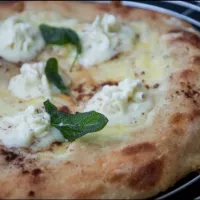 Snapdishの料理写真:We start the week with a gorgonzola pizza, cocoa and fried sage. full recipe on www.incucinaconvinz.com|vinzさん