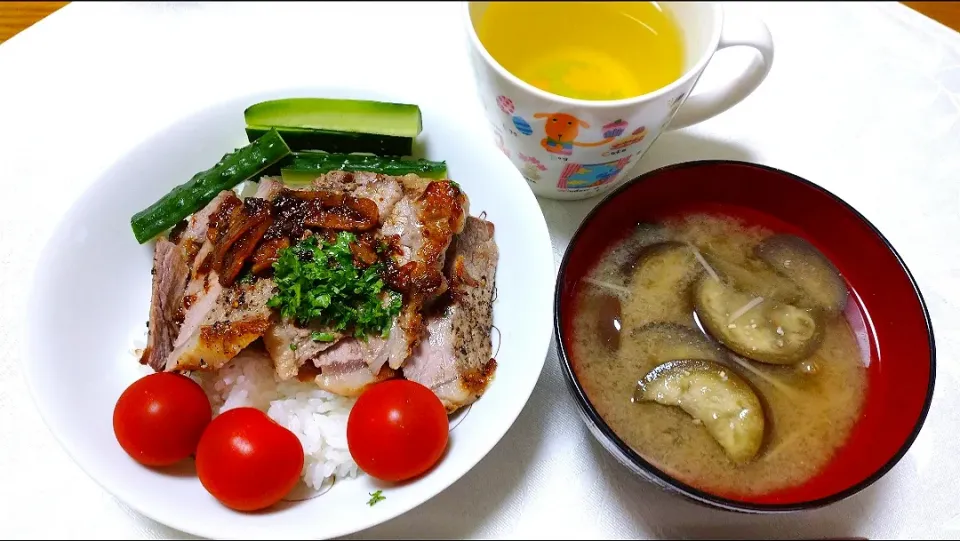 6/1の夕食
ステーキ丼|卯月さん