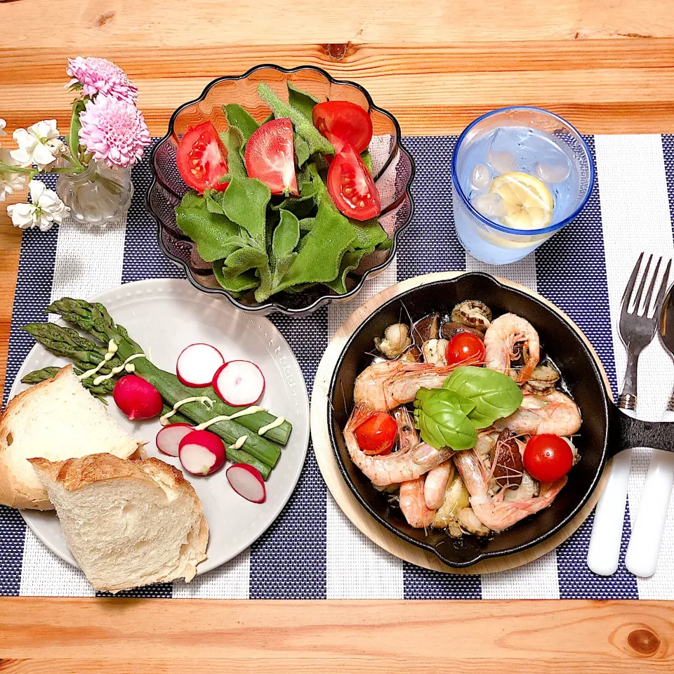 Snapdishの料理写真:おうちカフェ「甘海老と帆立のアヒージョ🦐」|Happy suzumeさん