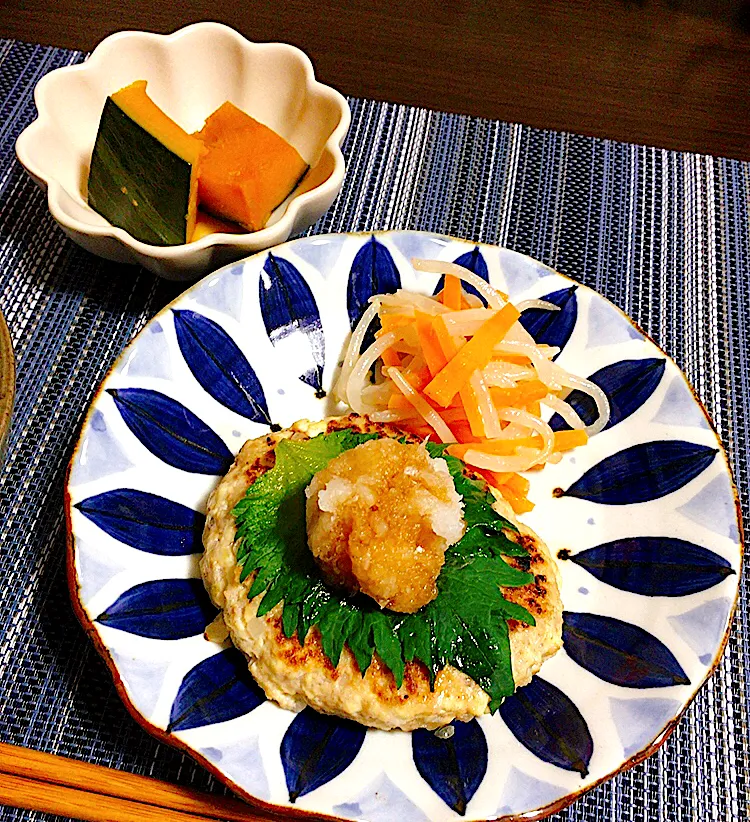 Snapdishの料理写真:豆腐ハンバーグ　かぼちゃ煮　もやしとにんじんの味噌和え|ちぐあささん