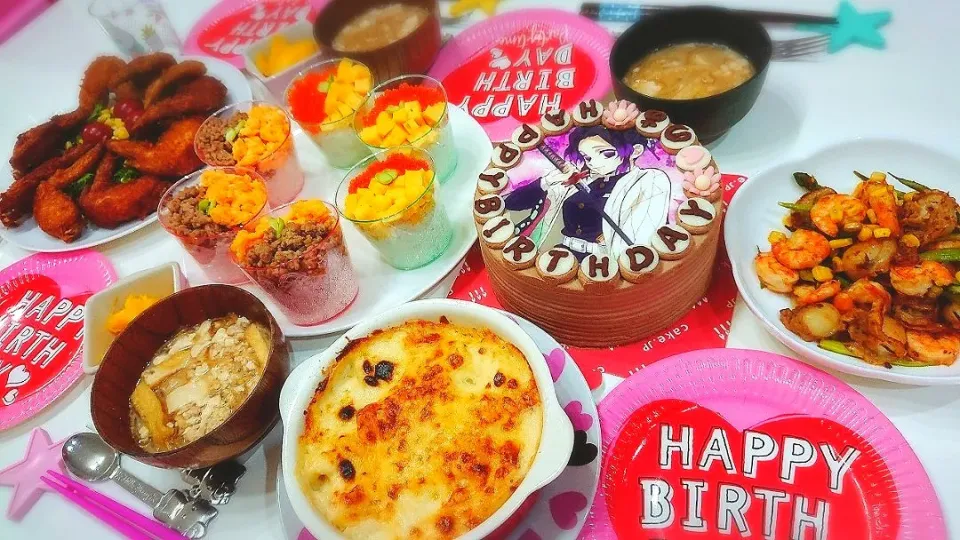 10歳お誕生日ごはん(^ー^)
カップごはん(そぼろ、卵&とびっこ、卵)
手羽唐揚げ&サラダ
ベビーホタテと海老とアスパラコーンのバター醤油炒め
シーフードグラタン
担々風スープ
マンゴー
ケーキ|プリン☆さん