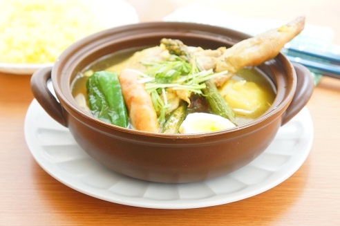 おうち外食 骨付きチキンのスパイススープカレー Applemint Snapdish スナップディッシュ Id Owrkga