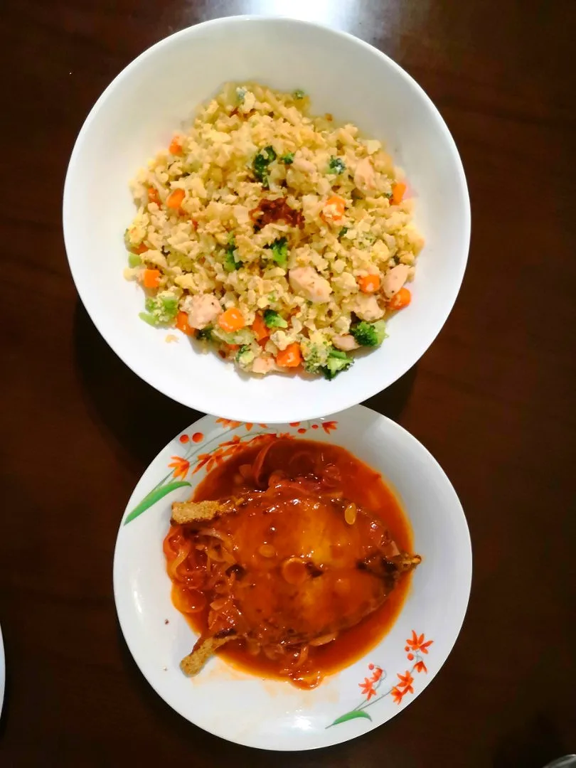 Cauliflower fried rice ➕ tomato fish|yanさん