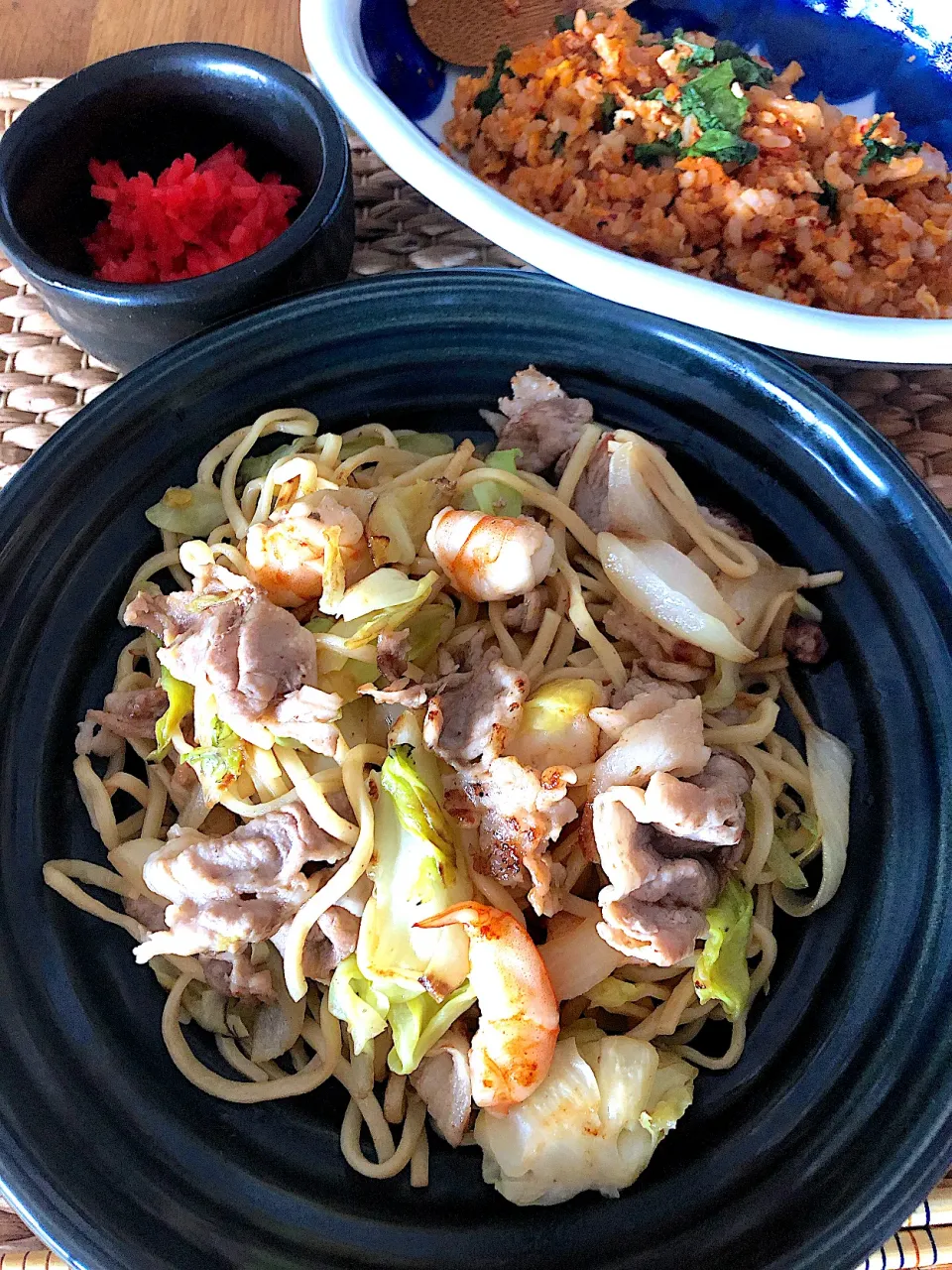 海老と豚肉の塩焼きそば&キムチチャーハン😋|けんちんさん