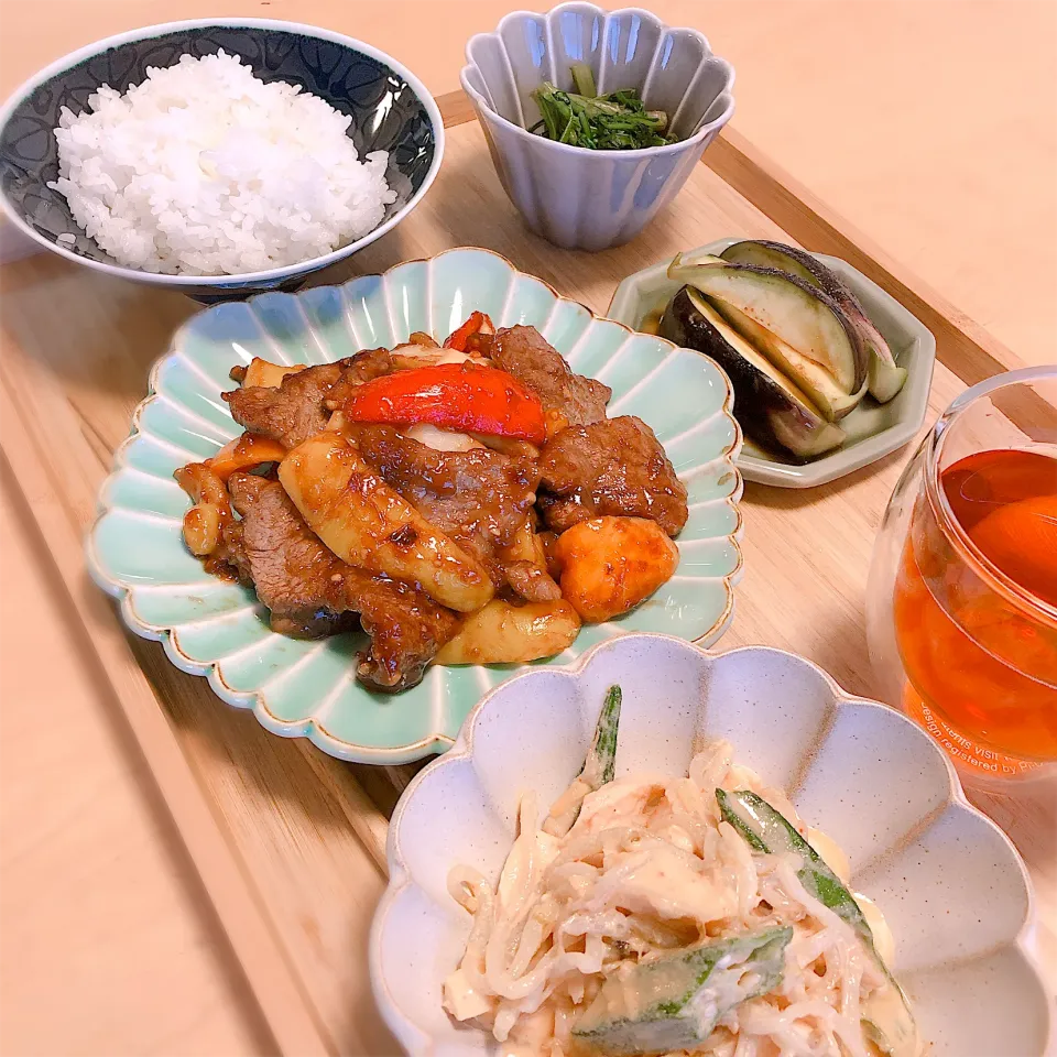 牛肉のオイスター炒め　棒棒鶏サラダ　水茄子の浅漬け　菊名のお浸し|エトフさん