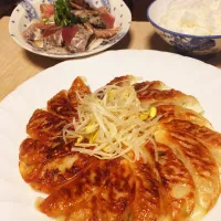 Snapdishの料理写真:浜松餃子とカツオのたたき|おこばさん