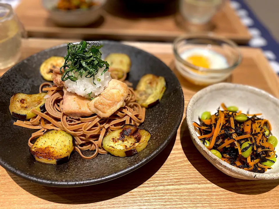 柚子胡椒チキンと焼き茄子のおろし蕎麦|jinjinさん