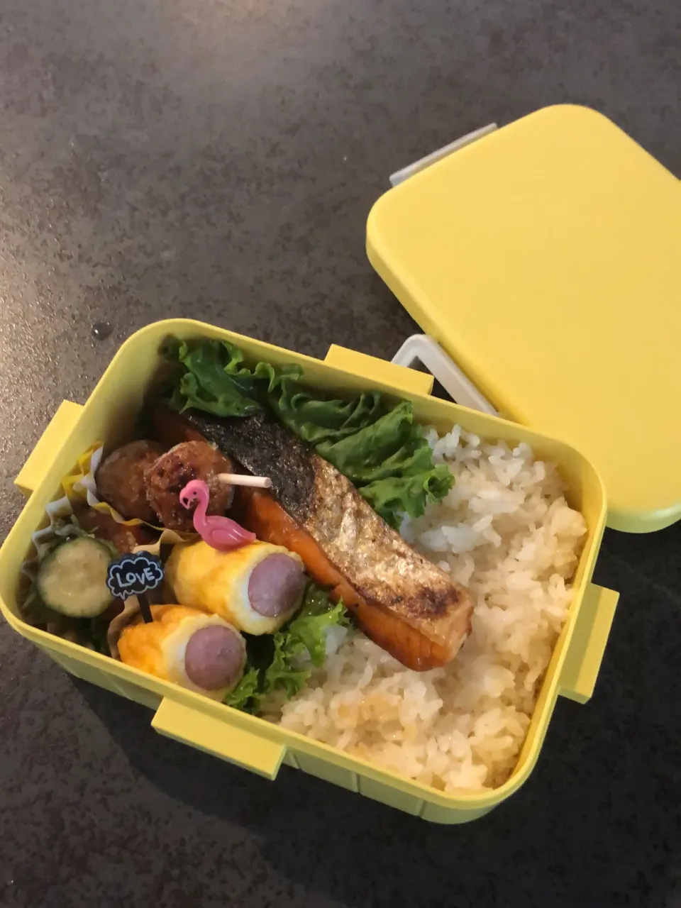 シャケ弁当|ハッチ🐝さん