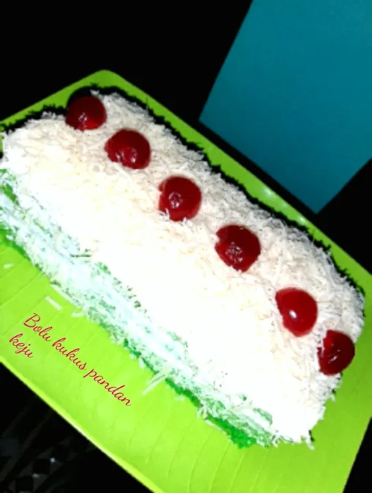 Snapdishの料理写真:Bolu kukus pandan keju|Syahira Amelia Nasutionさん