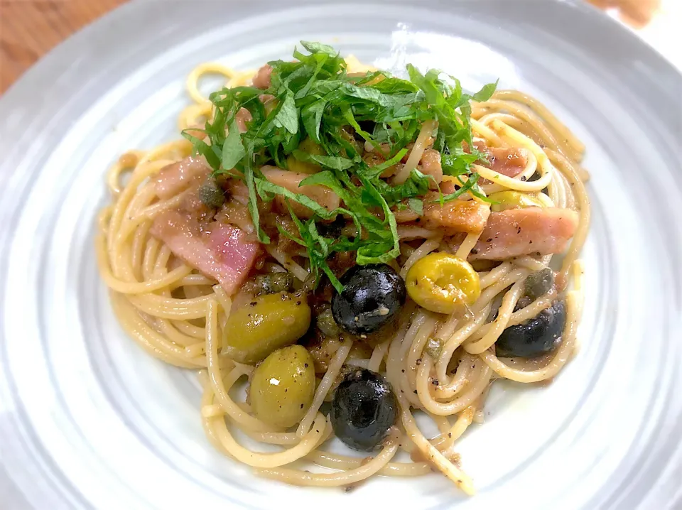 Snapdishの料理写真:ベネチア風玉ねぎとアンチョビのパスタ🍝|buhizouさん