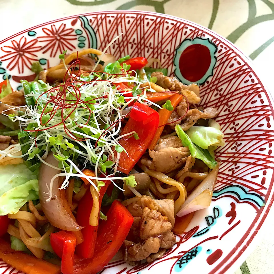 シャキシャキ野菜の太麺屋台ソース焼そば〜💕|てるみさん