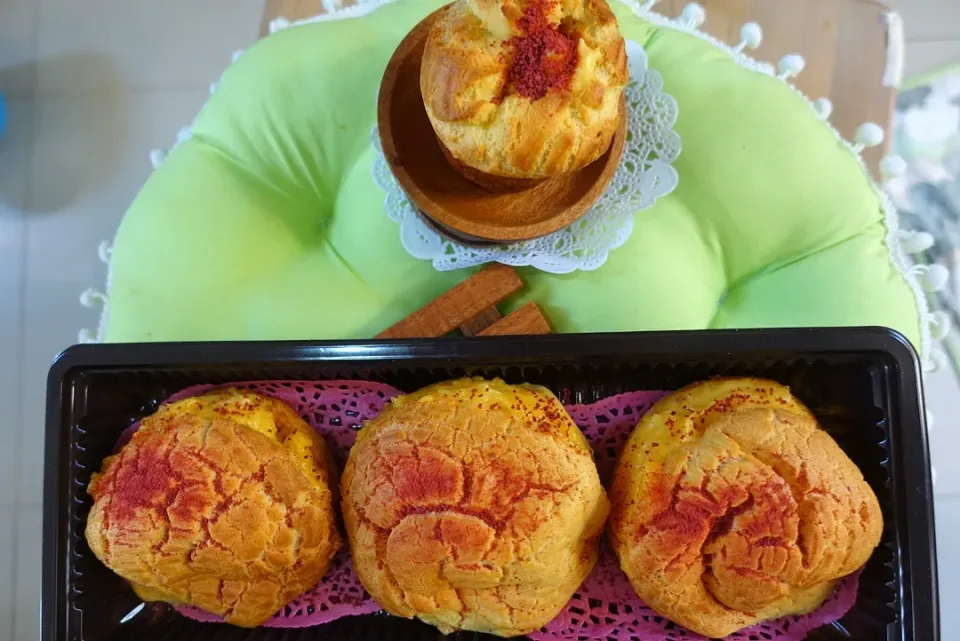 giant vs medium durian choux|Wresty Ariefさん