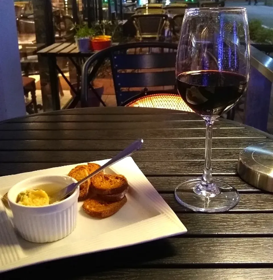 fabulous red wine with delicious seafood dip|Arisaさん