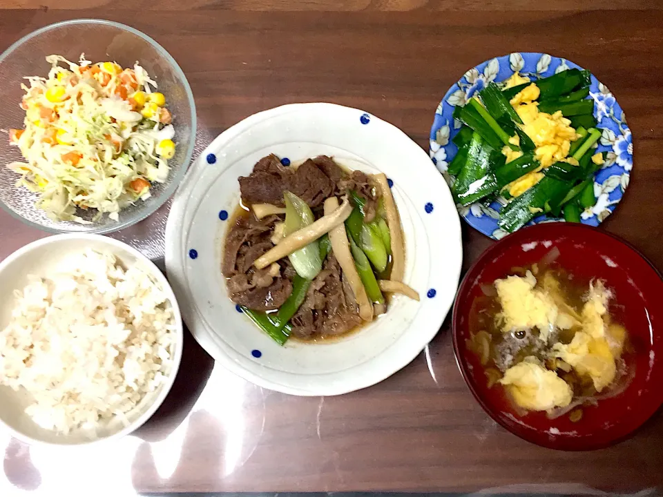 牛肉とエリンギのすき煮 なめこのかきたま汁 にら玉 コールスローサラダ|おさむん17さん