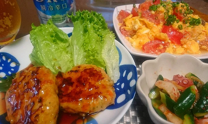 鶏つくね照り焼き🐔
  ふわとろ卵 トマト🍅
  たこ🐙 きゅうり🥒 キムチ和え|びせんさん