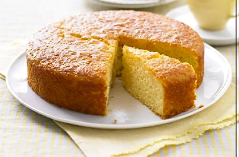 Moist lemon drizzle cake|Rowaidaさん