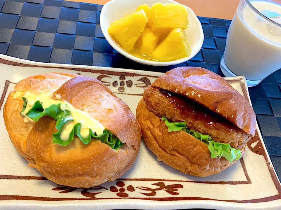 たまご&コロッケサンド🍔パイン🍍|あやこさん