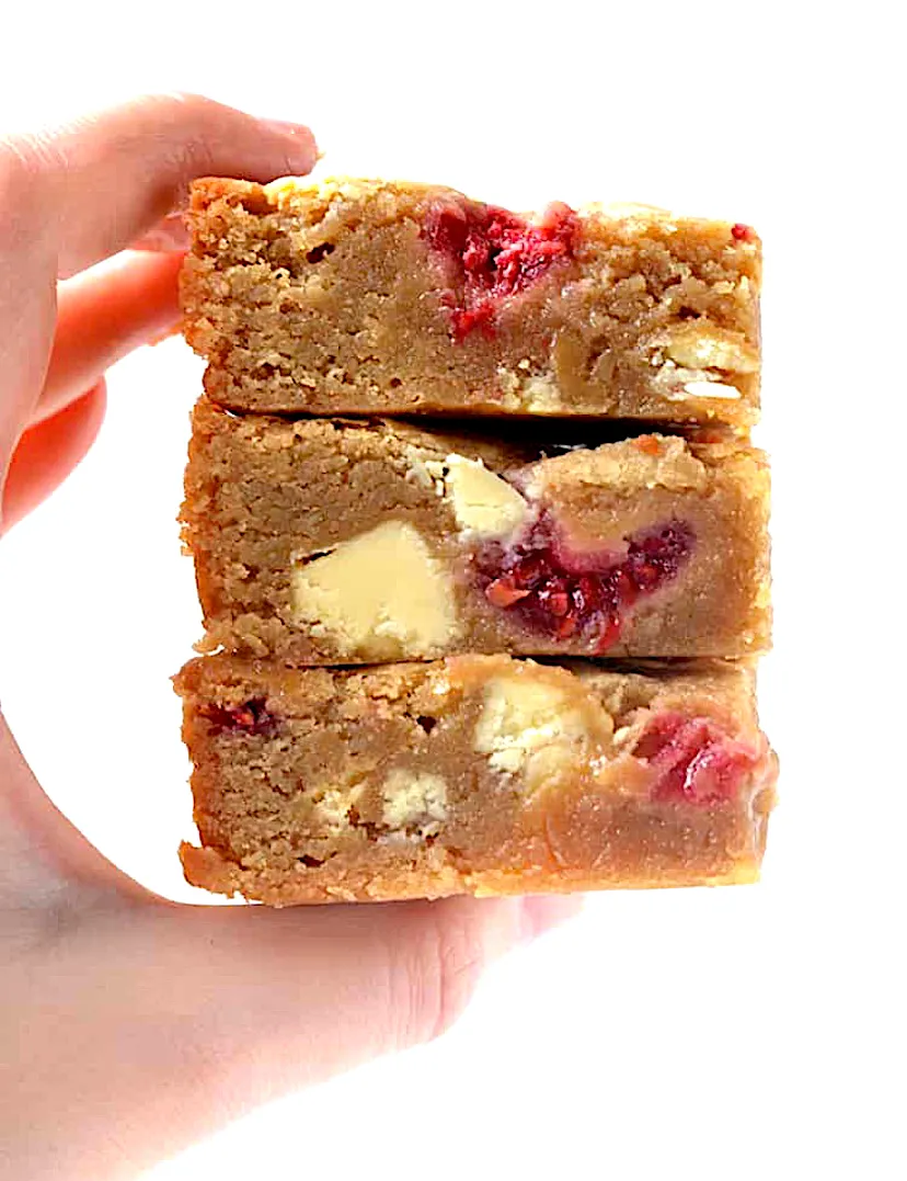 White chocolate and raspberry blondies|Rowaidaさん