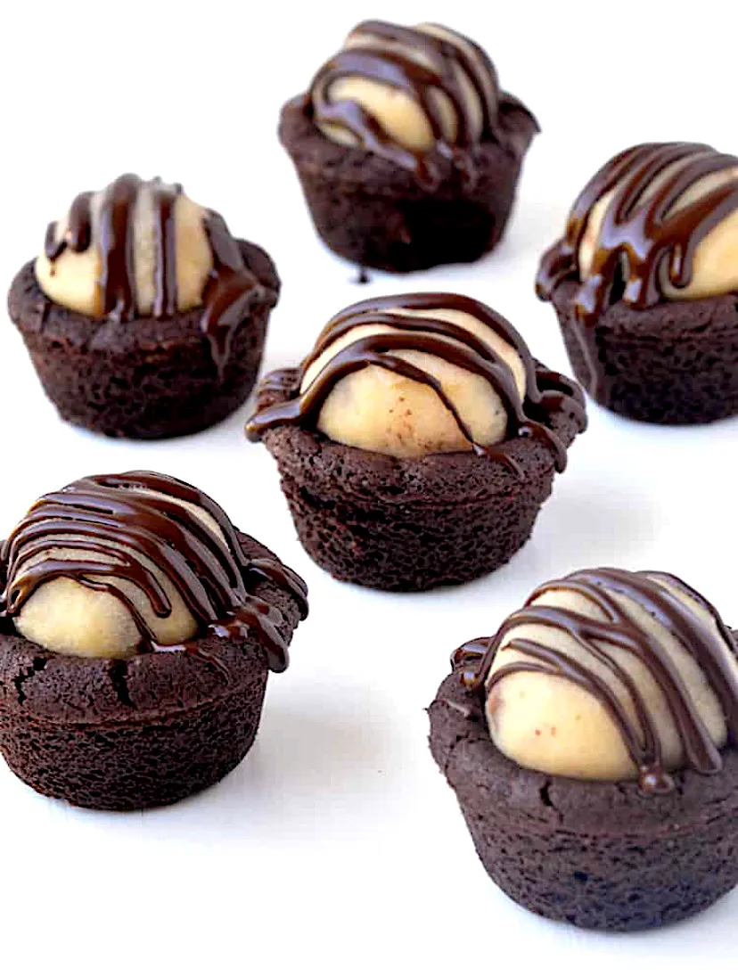 Chocolate cookie dough cookie cups|Rowaidaさん