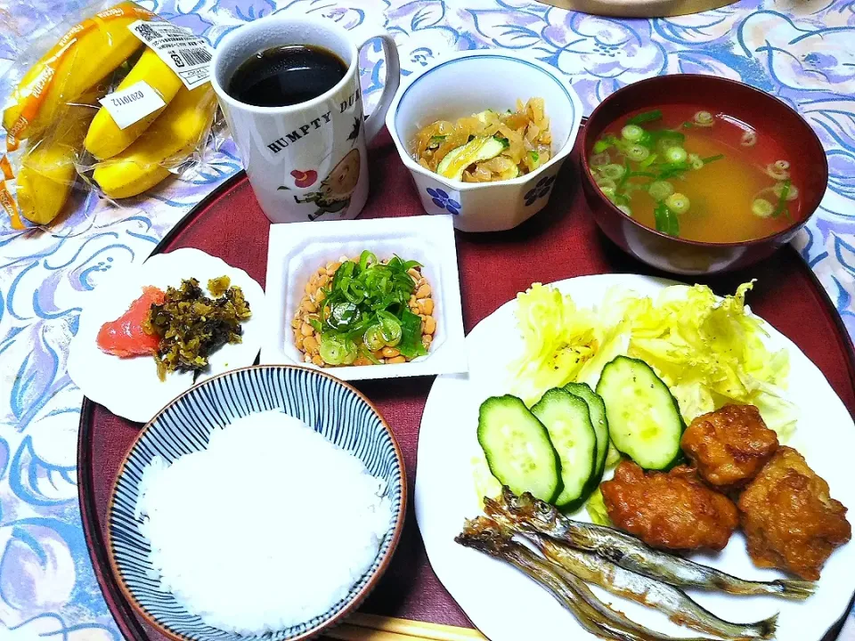 よねばーばの朝ごはん
色々なおかずの盛合せ、
きゅうりときくらげの酢の物、
(酢はあまりきつくしない、
ごま油を少し入れて香りを、)|yoneばーばさん