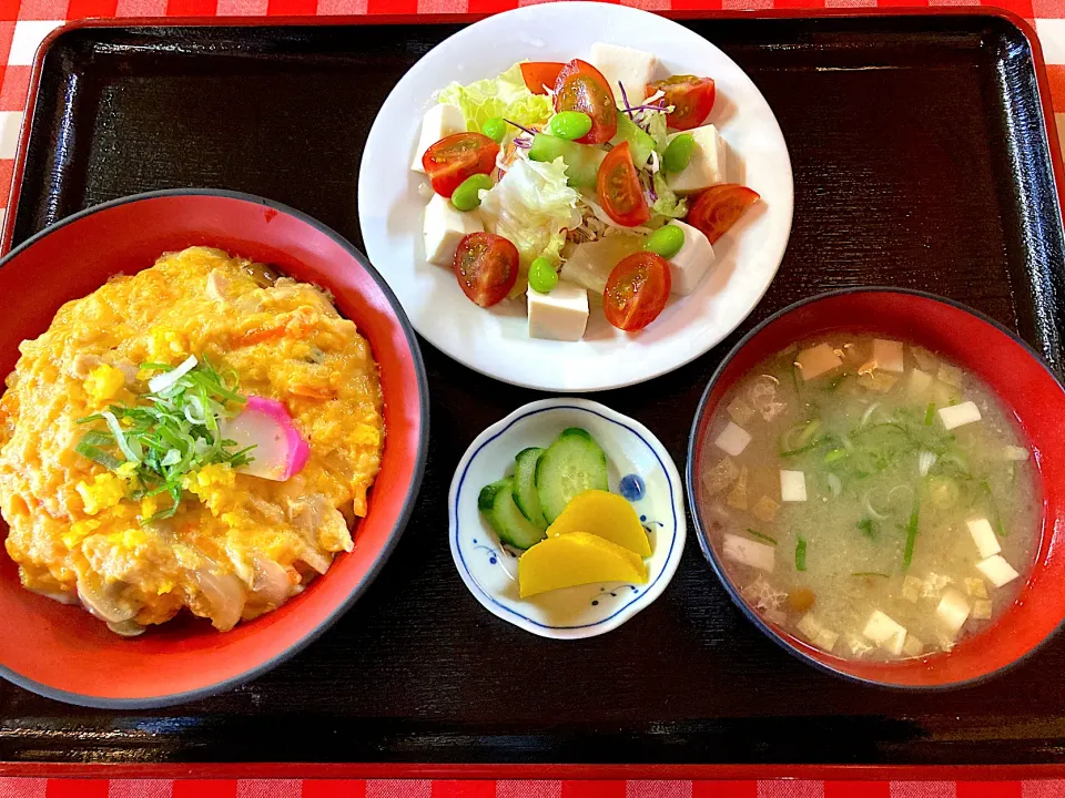 本日の賄い(6/1 親子丼ハーフ&お豆腐サラダ🥗)|かぴかぴさん