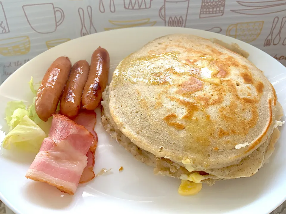 Snapdishの料理写真:九州パンケーキの粉で作った朝食パンケーキ🥞|yumyum😋さん